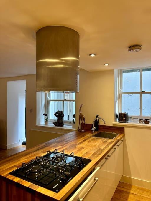 Opulent Oasis In London Apartment Bagian luar foto