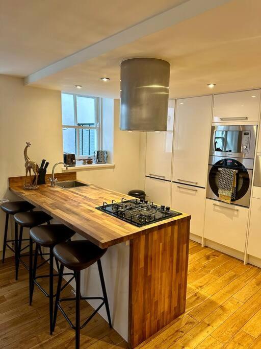 Opulent Oasis In London Apartment Bagian luar foto